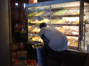 Video: Eksklusif! Gaston Beli Banyak Donat untuk Jupe?