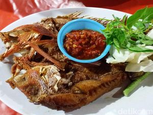 Mencicipi Kakatua di Pasar Malam Kupang​