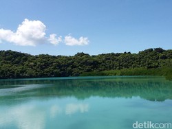 Menjadi Wisatawan Lokal Pertama di Laguna Nirwana, Rote