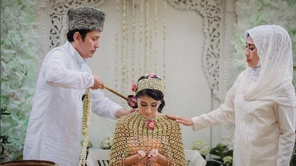 Sebelum Dinikahi Tarra Budiman Hari Ini, Gya Gelar Prosesi Siraman