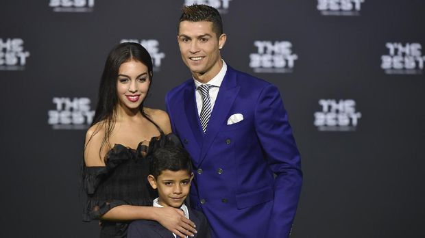 Cristiano Ronaldo saat ini menjalin hubungan spesial dengan Georgina Rodriguez.