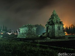 Bisa! Wisata Malam di Komplek Candi Arjuna Dieng