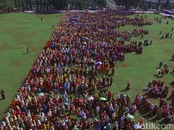 15 Ribu Perempuan Berkebaya di Kabupaten Pekalongan Lawan Korupsi