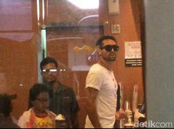 Bawa Donat, Gaston Castano Kembali Jenguk Julia Perez