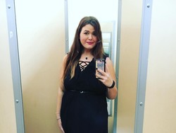 Viral, Foto Wanita Pamer Lemak Perut yang Bergelambir