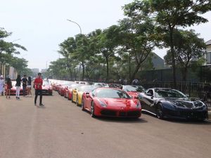 Ratusan Mobil Ferrari Bikin Heboh Kawasan BSD