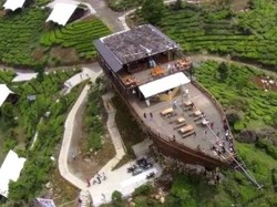 Bersantap di Kapal Layar hingga Rumah Doraemon yang Unik di Bandung