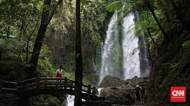 Air Terjun Jumog di Desa Berjo, Kecamatan Ngargoyoso, Karanganyar.