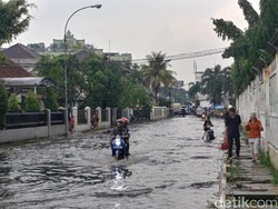 Turun Hujan, Jalan Menuju Stasiun Bandung Selalu Banjir