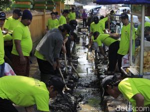 Sambut May Day, Ribuan Buruh Kabupaten Bandung Lakukan Bakti Sosial