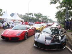 Komunitas Supercar Pecahkan Rekor Mobil Terpanjang