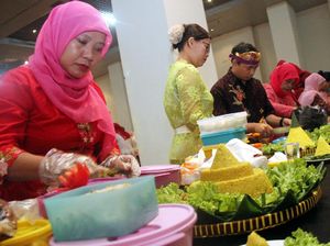 17 Ide Lomba 17 Agustus Khusus Ibu-ibu, Ada Menghias Tumpeng-Serok Uang 17 Ide Lomba 17 Agustus Khusus Ibu-ibu, Ada Menghias Tumpeng-Serok Uang