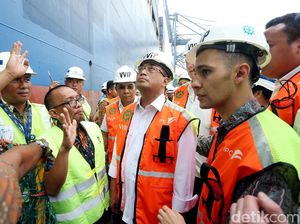 Menhub Budi Karya Sambut Kapal Raksasa JKT-Los Angeles