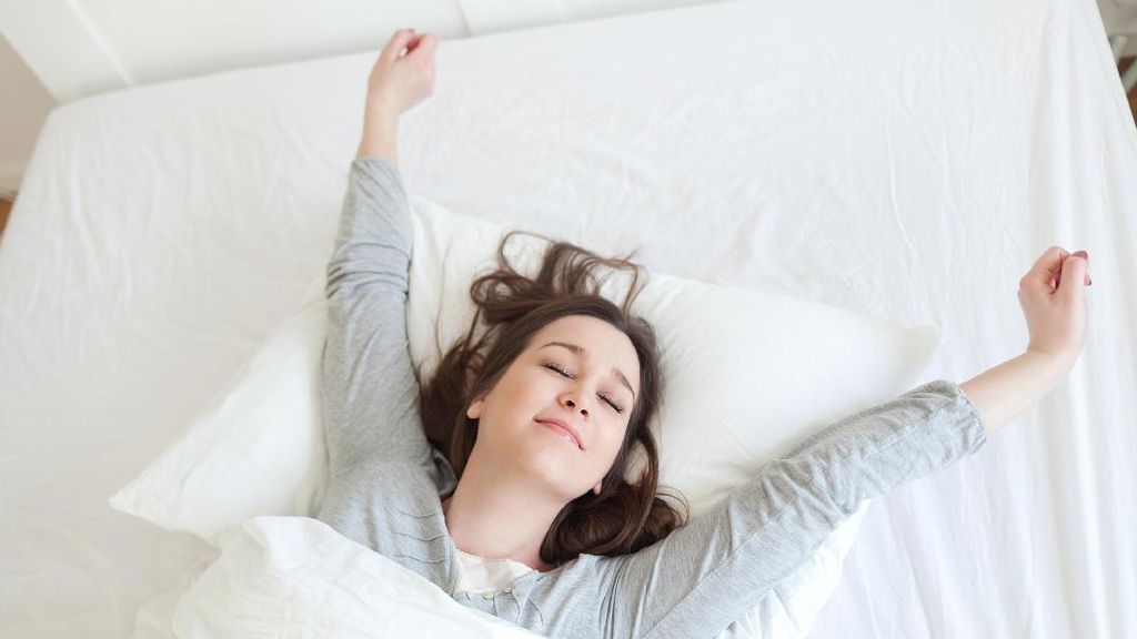 8 Gerakan Peregangan yang Bisa Kamu Lakukan Setelah Bangun Tidur