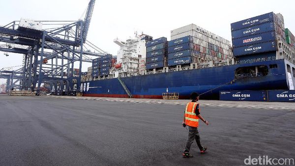 Kapal CMA-CGM Otello Berlabuh di Priok