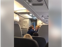 Lirik Wanita Lain di Pesawat, Pria Ini Dihantam Laptop Pacarnya