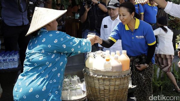 Menteri BUMN Tinjau Balkondes Wanurejo