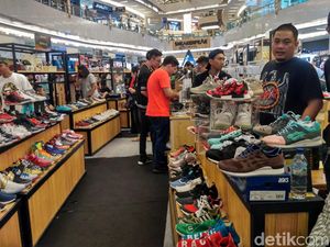 Borong Sepatu Murah Meriah di Sneakerpeak!