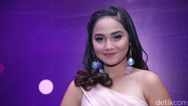 Cantik ala Syifa Hadju