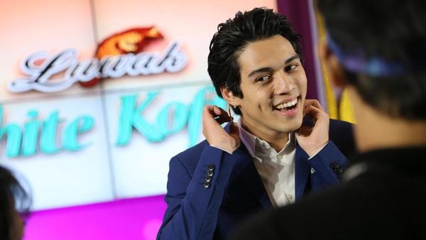 Awas Meleleh! Senyuman Maxime Bouttier Bikin Gagal Fokus