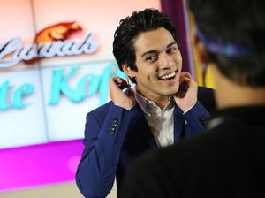 Awas Meleleh! Senyuman Maxime Bouttier Bikin Gagal Fokus