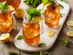 Minum Air Hangat Vs Dingin, Mana yang Lebih Baik untuk Buka Puasa?