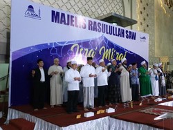 Peringatan Isra Miraj, Anies Sampaikan Peran Positif Anak Muda