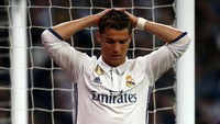 Cristiano Ronaldo tampak kecewa dengan kekalahan tersebut. Reuters/Sergio Perez.
