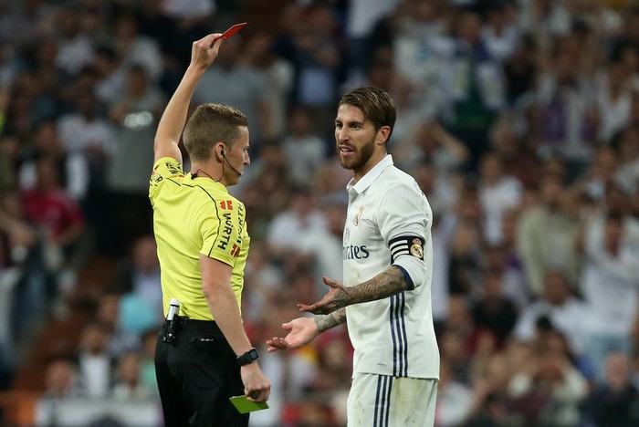 Football Soccer - Real Madrid v FC Barcelona - Spanish Liga Santander - Santiago Bernabeu, Madrid, Spain - 23/4/17 Real Madrid's Sergio Ramos is shown a red card by referee Alejandro Hernandez Reuters / Sergio Perez Livepic