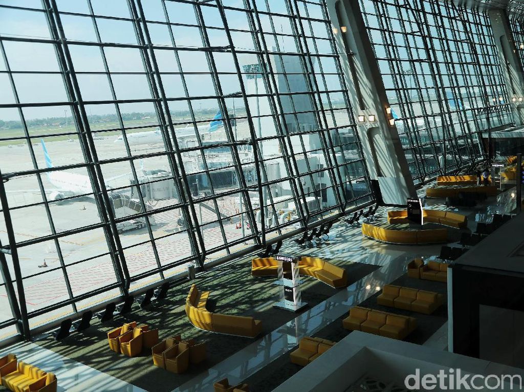 Polisi Buru Pencuri Koper Terminal 3 Bandara Soetta yang Viral Polisi Buru Pencuri Koper Terminal 3 Bandara Soetta yang Viral
