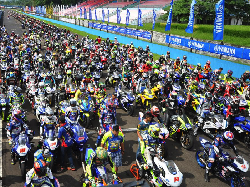 Ribuan Orang Komunitas V-Ixion dan R15 Banjiri Sentul di Yamaha Sunday Race