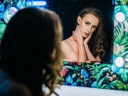 Anda Tak Akan Percaya Model Lingerie Cantik dan Seksi Ini Adalah Pria