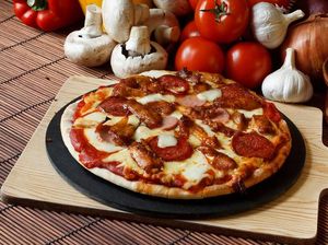 Duh! Keluarga Muslim Ini Salah Dikirimi Pizza Topping Bacon Babi