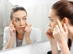 Bangun Tidur, Kantung Mata Bengkak? Atasi dengan Kentang hingga Air Es