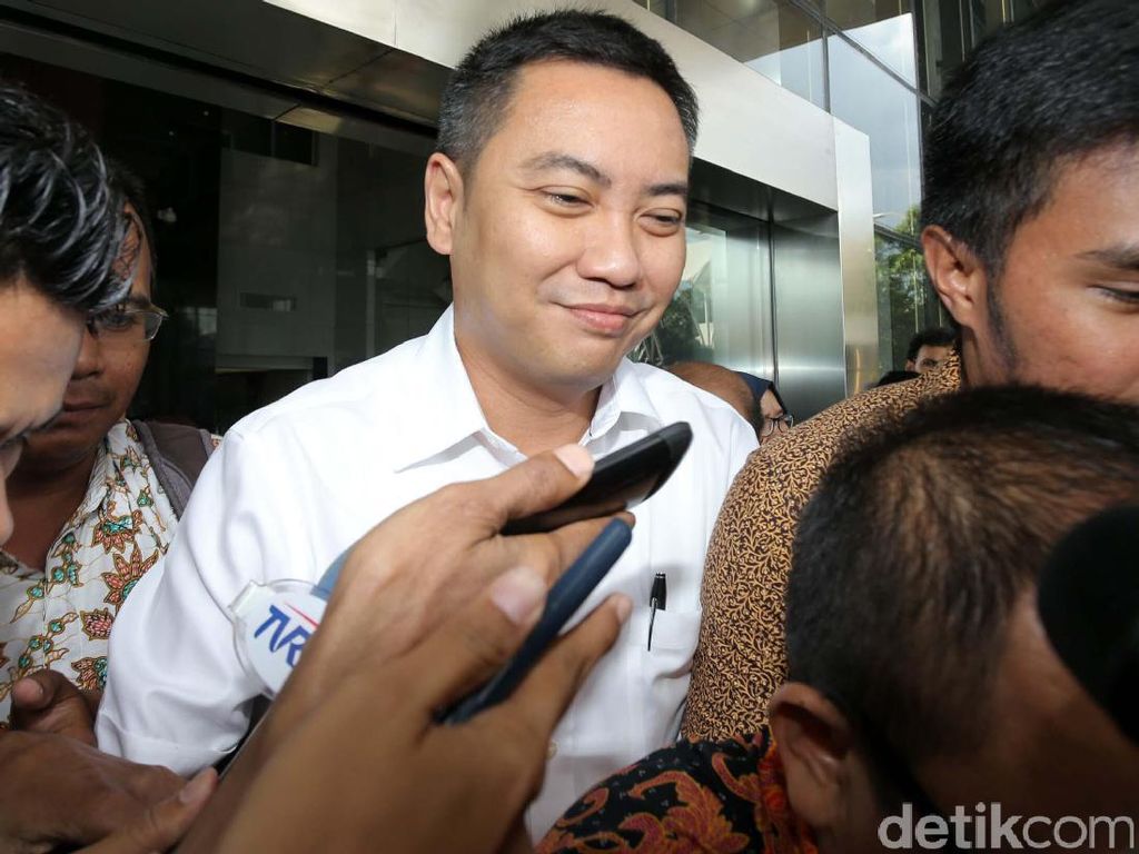 Disebut Minta Fee Proyek, Fayakhun: Biarkan Proses Hukum, Aku No Comment Disebut Minta Fee Proyek, Fayakhun: Biarkan Proses Hukum, Aku No Comment