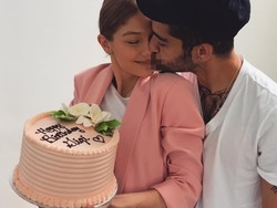 Zayn Malik Rayakan Ultah ke-22 Gigi Hadid dengan Ciuman Mesra
