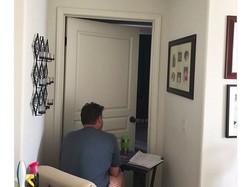 Cerita Haru Suami Tunggui Istri Pasca Diradioterapi yang Jadi Viral