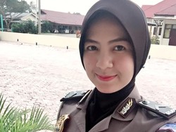 Foto: Manisnya Nurul Arifin, Polwan Berhijab Aceh Populer di Instagram
