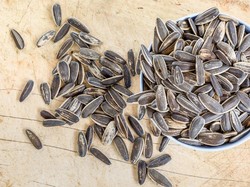 Kuaci dan Manisan Jadi Camilan Imlek Pembawa Keberuntungan