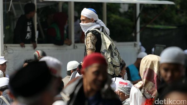 Massa Pro dan Kontra Ramaikan Sidang Ahok