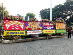 Ahok akan Bacakan Pledoi, Balai Kota Penuh dengan Karangan Bunga