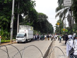 Sidang Pleidoi Ahok Usai, Massa Kontra Membubarkan Diri