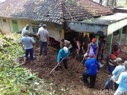 Longsor di Trenggalek Timpa Rumah Warga