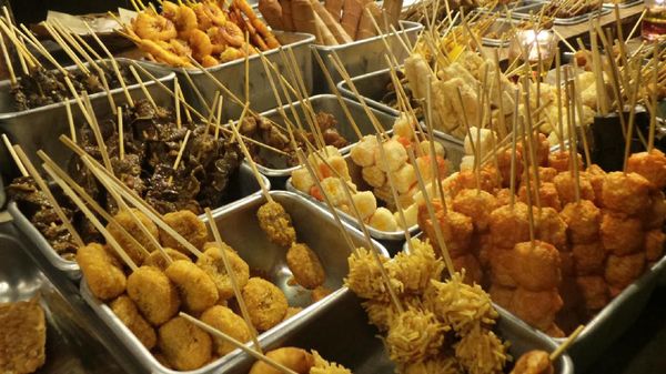 Potret Kafe Angkringan Paling Ngehits di Solo