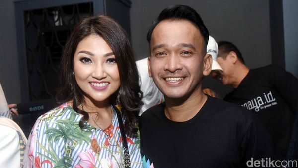 Ruben Onsu dan Sarwendah Semringah Banget