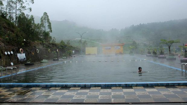 Kolam renang air panas (Randy/detikTravel)