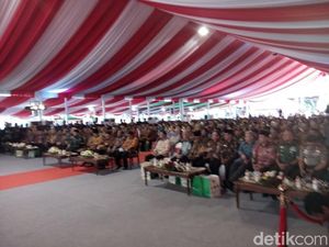 Gubernur dan Kepala Daerah Peringati Hari Otoda di Sidoarjo Gubernur dan Kepala Daerah Peringati Hari Otoda di Sidoarjo