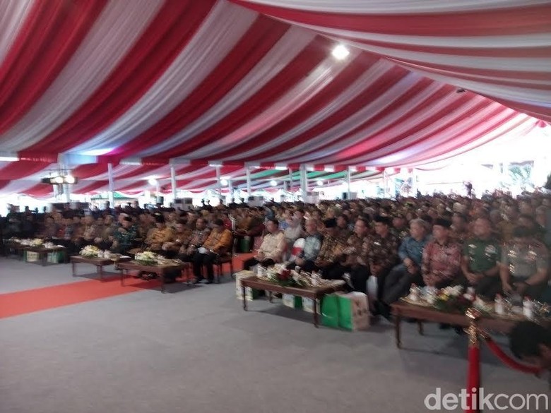 Gubernur dan Kepala Daerah Peringati Hari Otoda di Sidoarjo Gubernur dan Kepala Daerah Peringati Hari Otoda di Sidoarjo