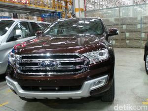 Penjualan Mobil China Turun untuk Pertama Kalinya dalam 20 Tahun