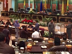 Pemilihan Wagub Riau, Anggota Dewan Menolak Direkam CCTV